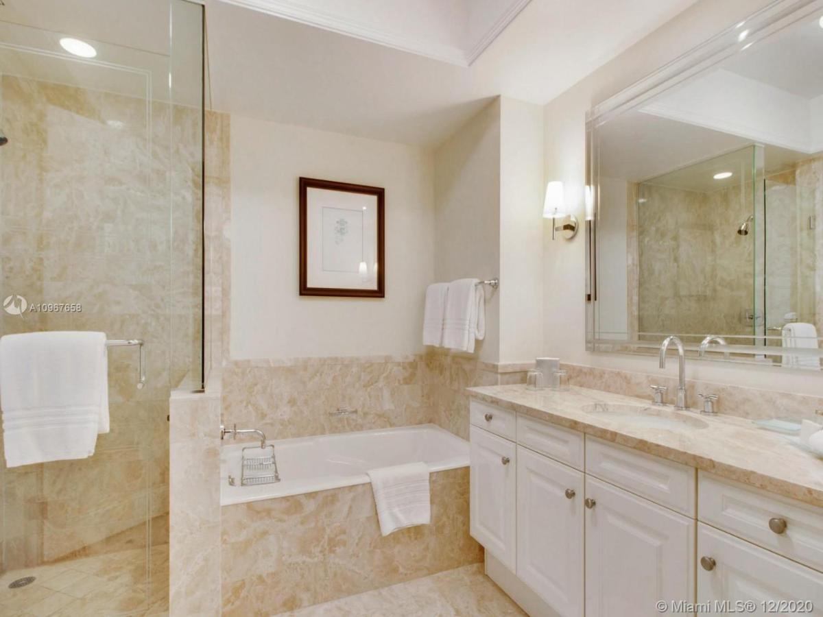 Four Seasons Hotel Miami - Luxury Private Residences Luaran gambar